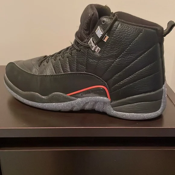 Nike AirJordan Retro 12 - Picture 5 of 15
